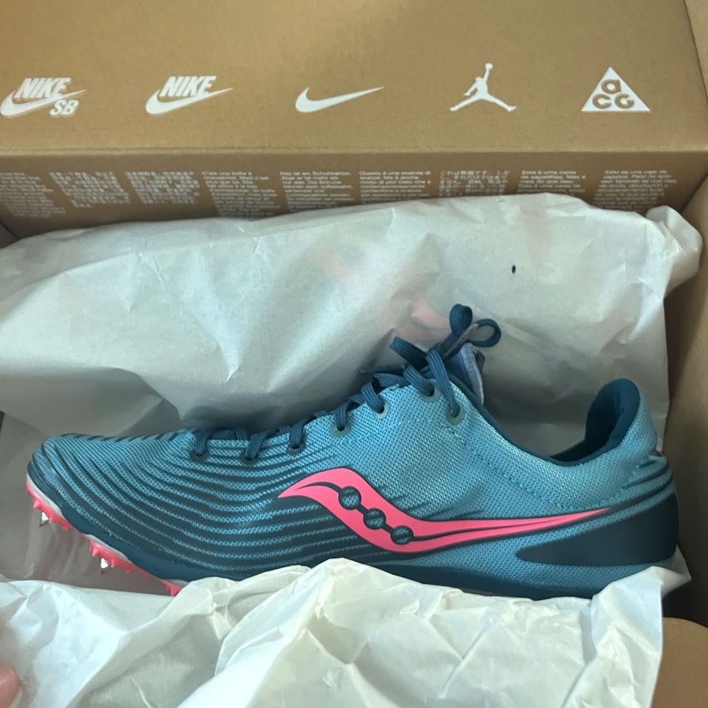 Saucony track and field mid distance spikes